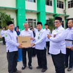 Pemberian Penghargaan Kepada Kemenag Jakut dan Madrasah atas artisipasinya dalam Bulan Dana 2024